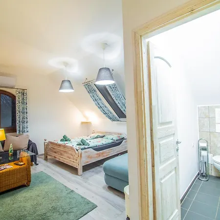 فندق مبيت وإفطار Gyulavezer Lovasbirodalma 3*