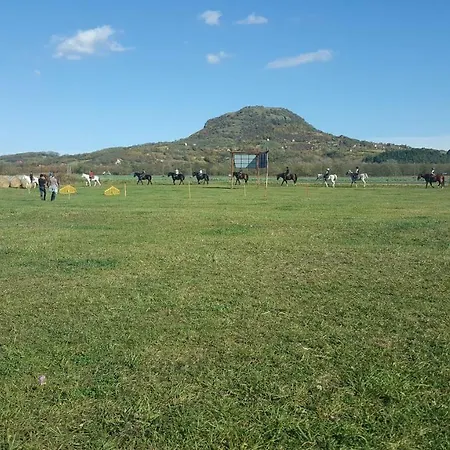 Gyulavezer Lovasbirodalma 3* Gyulakeszi